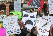 Profissionais de eventos ao vivo fazem protesto e campanha por extensão de auxílio financeiro
