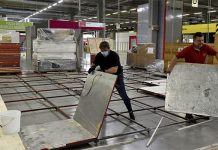 Feira desmontada, protesto e nova onda de cancelamentos. Os efeitos da nova proibição de eventos na Itália