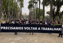 Manifestação pela volta dos eventos reuniu 300 profissionais do setor em BH