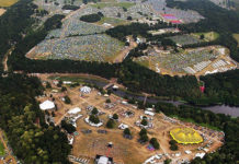 Milhares de pessoas aproveitaram o Latitude Festival na Inglaterra