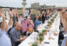 “Berlin Freedom Dinner” reuniu 3 mil convidados para celebrar a volta da cidade alemã aos eventos