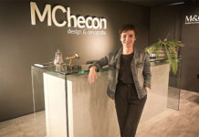 Flávia Simões reforça a equipe de atendimento da MChecon