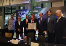 Presidente da ABEOC Brasil recebe honraria de vereador no Rio