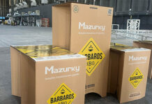ESG em eventos: Mazurky aposta na produção de mesinhas e cadeiras de papelão 100% reciclável