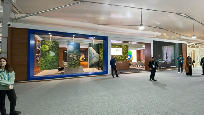 Brasil na COP29: Ministério do Turismo apresenta modelos de turismo sustentável e fortalece o desenvolvimento local