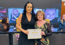 Câmara Municipal de SP homenageou Milena Sakamoto com o título de Melhor Empreendedora de Live Marketing de 2025